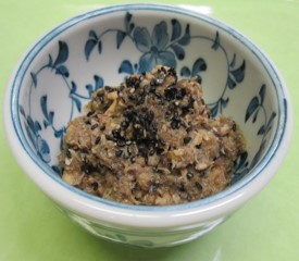 お皿に盛り付けられた調理後のさば缶そぼろの写真