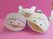 口が開いている人形の写真