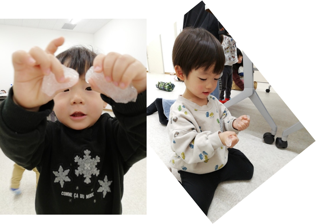 スライムをにぎる子どもの写真