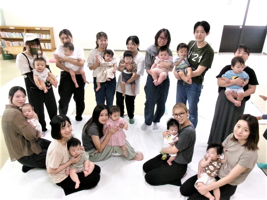 9月のふわふわベビーに参加した親子の集合写真