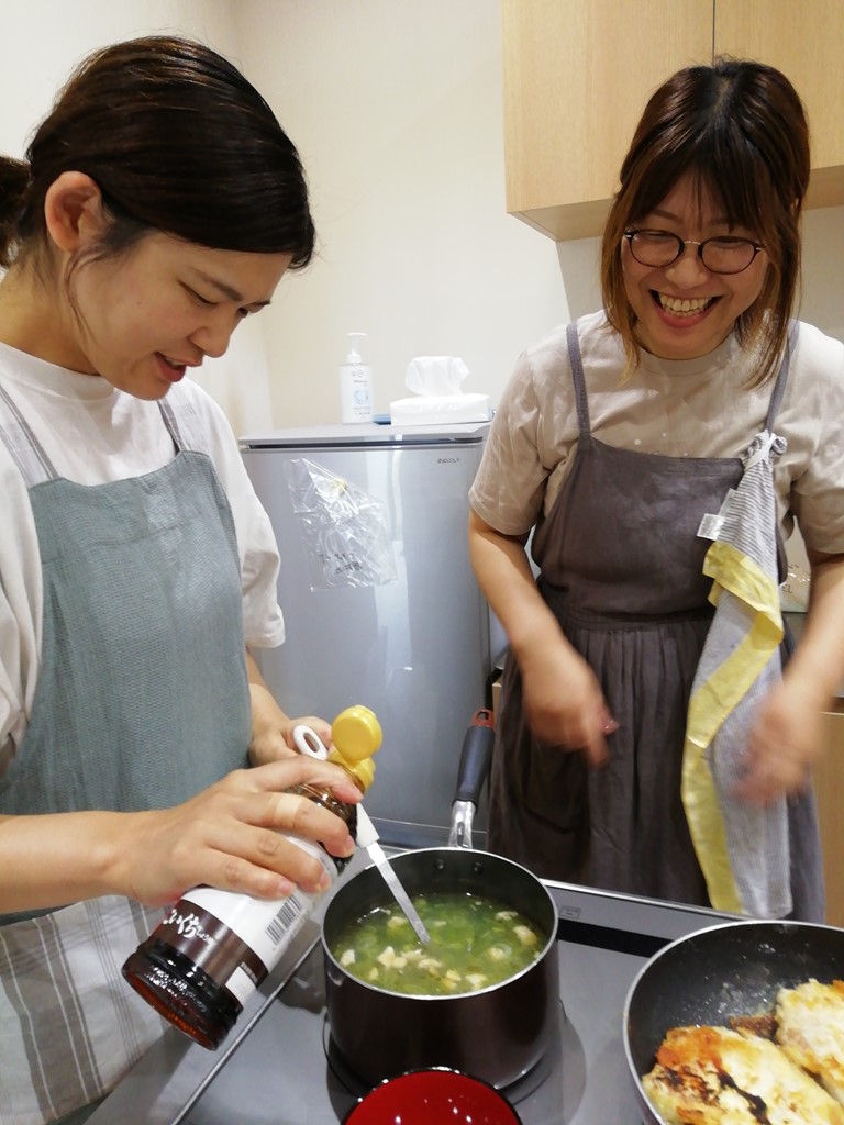クッキングサークルでスープを作っている様子