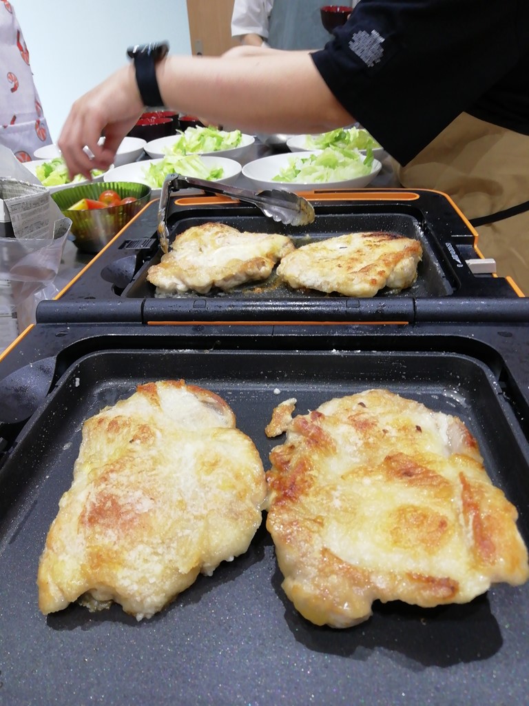 オーブンで焼いた鶏肉の写真