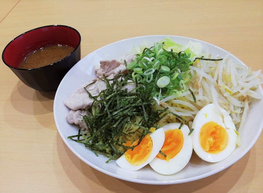 9月のサークルクッキングで作った魚介豚骨風つけ麺が完成した様子