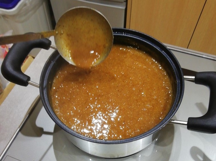 つけ麺のタレが完成した様子