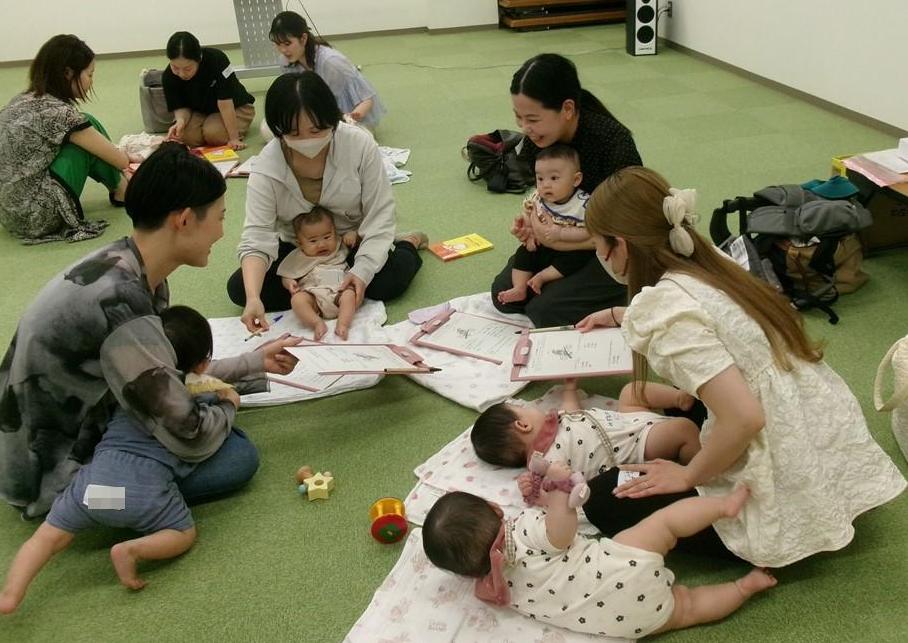親子でグループワークをする様子