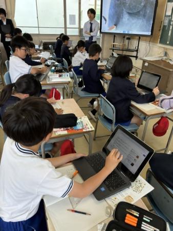 学校の授業の様子