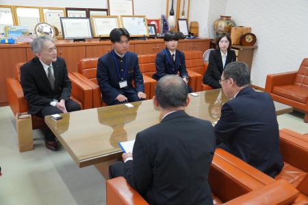 表敬訪問の写真