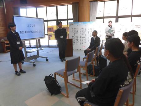 入鹿中学校での交流の写真