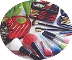 カラフルな毛先の熊野筆の化粧筆の写真