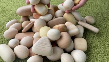 木の玉プール用玩具の画像