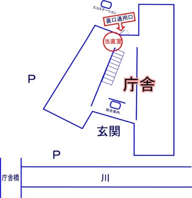 庁舎周辺の当直室と入口の位置関係を示した案内図