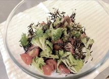 ボウルに入った缶缶サラダの写真