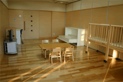 保育園内の病後児および一時保育の保育室の写真
