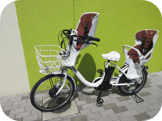 電動アシスト機能が付いた自転車が置かれている写真