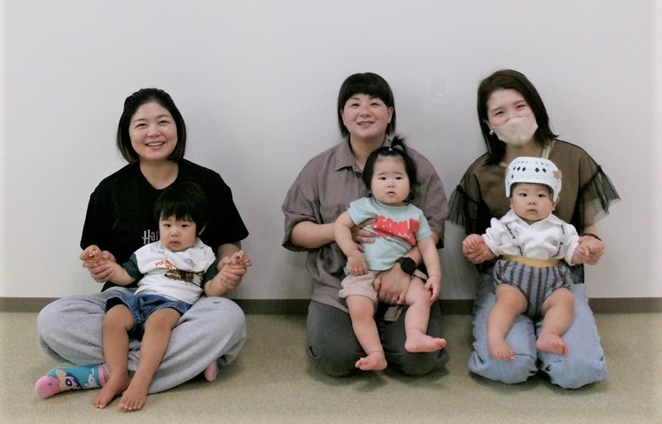 6月誕生日会に参加した親子の集合写真