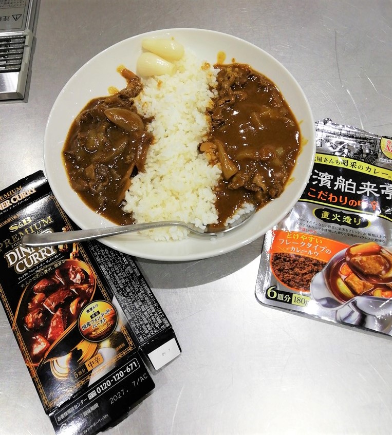 5月サークルクッキングで2種類のカレーを作った様子