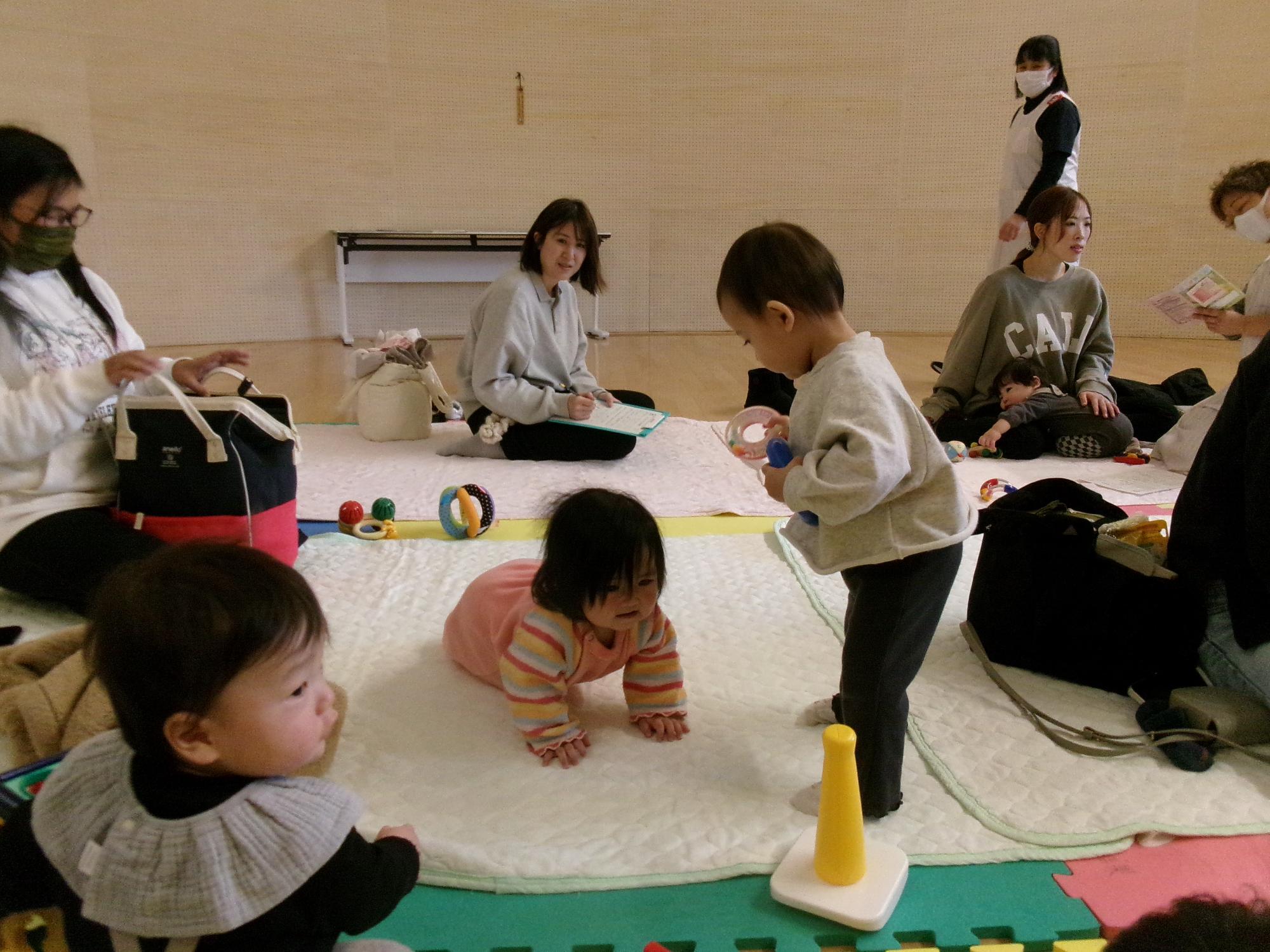 出張おひさまで遊ぶ子ども達