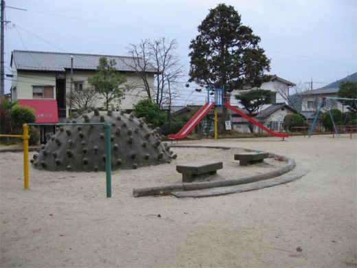 柿迫公園のすべりだいとロッククライミングの写真