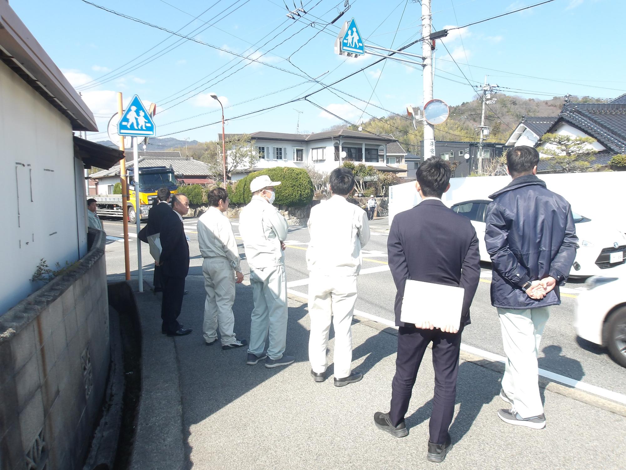 現地合同点検を行っている写真