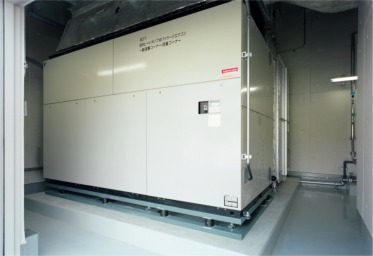 箱型のヒートポンプエアコンの写真