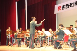 陸上自衛隊第13音楽隊による演奏の写真