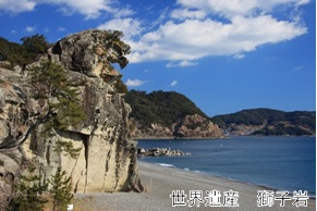 大きなライオンの横顔のような形をした世界遺産「獅子岩」の写真