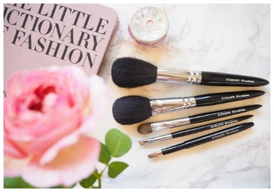 五本の様々な大きさの筆が写る咲fude5本セットのイメージ写真