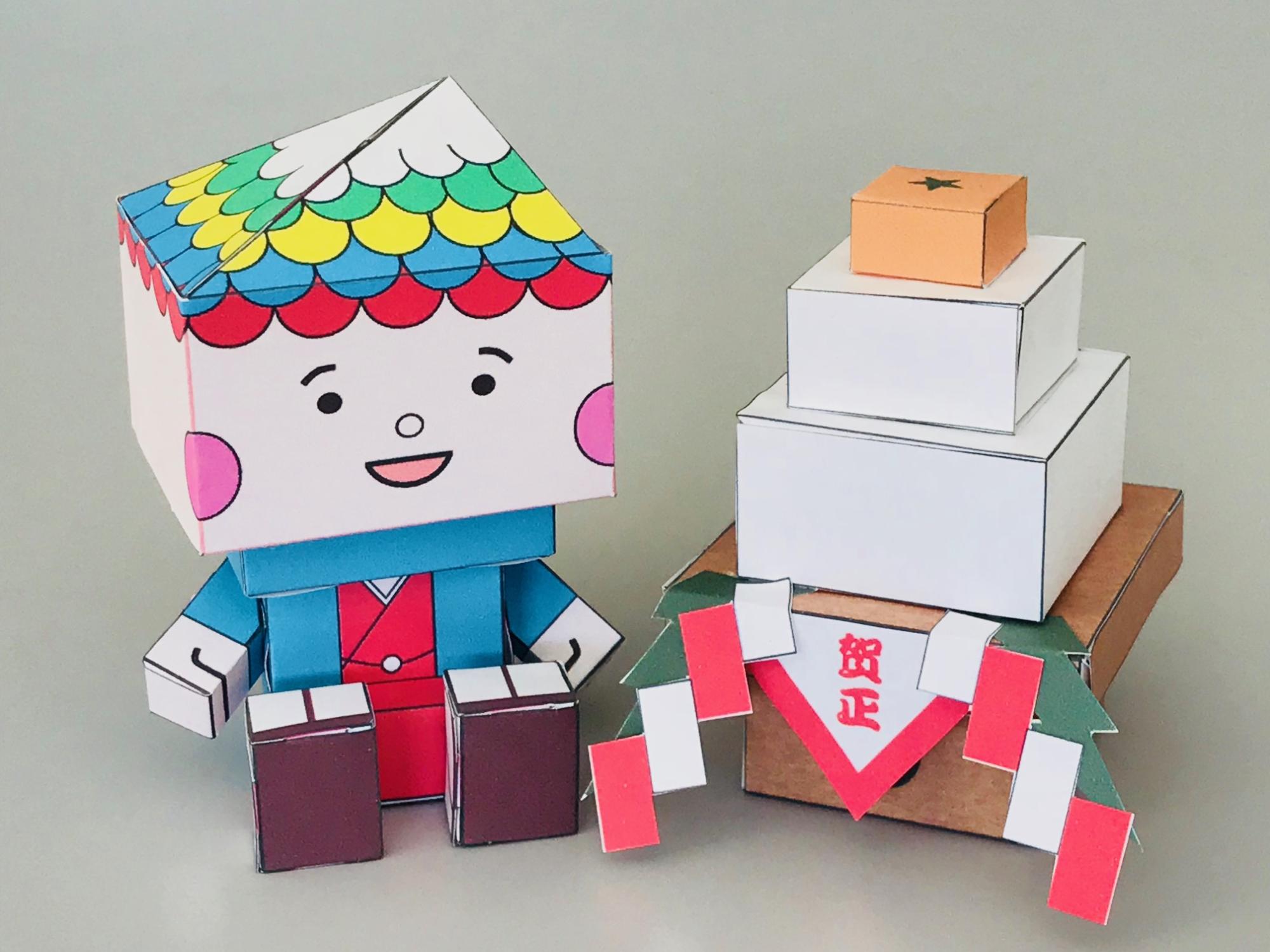 ペーパークラフトで作られたお正月バージョンのきゅーびっくふでりんの写真