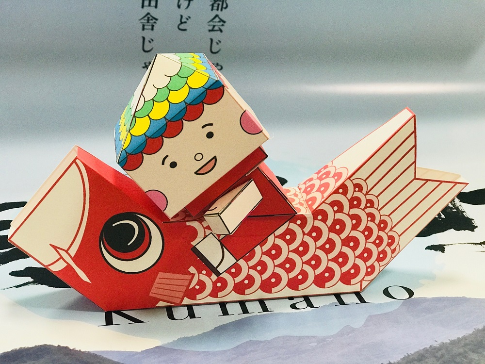 ペーパークラフトで作られた鯉のぼりバージョンのきゅーびっくふでりんの写真