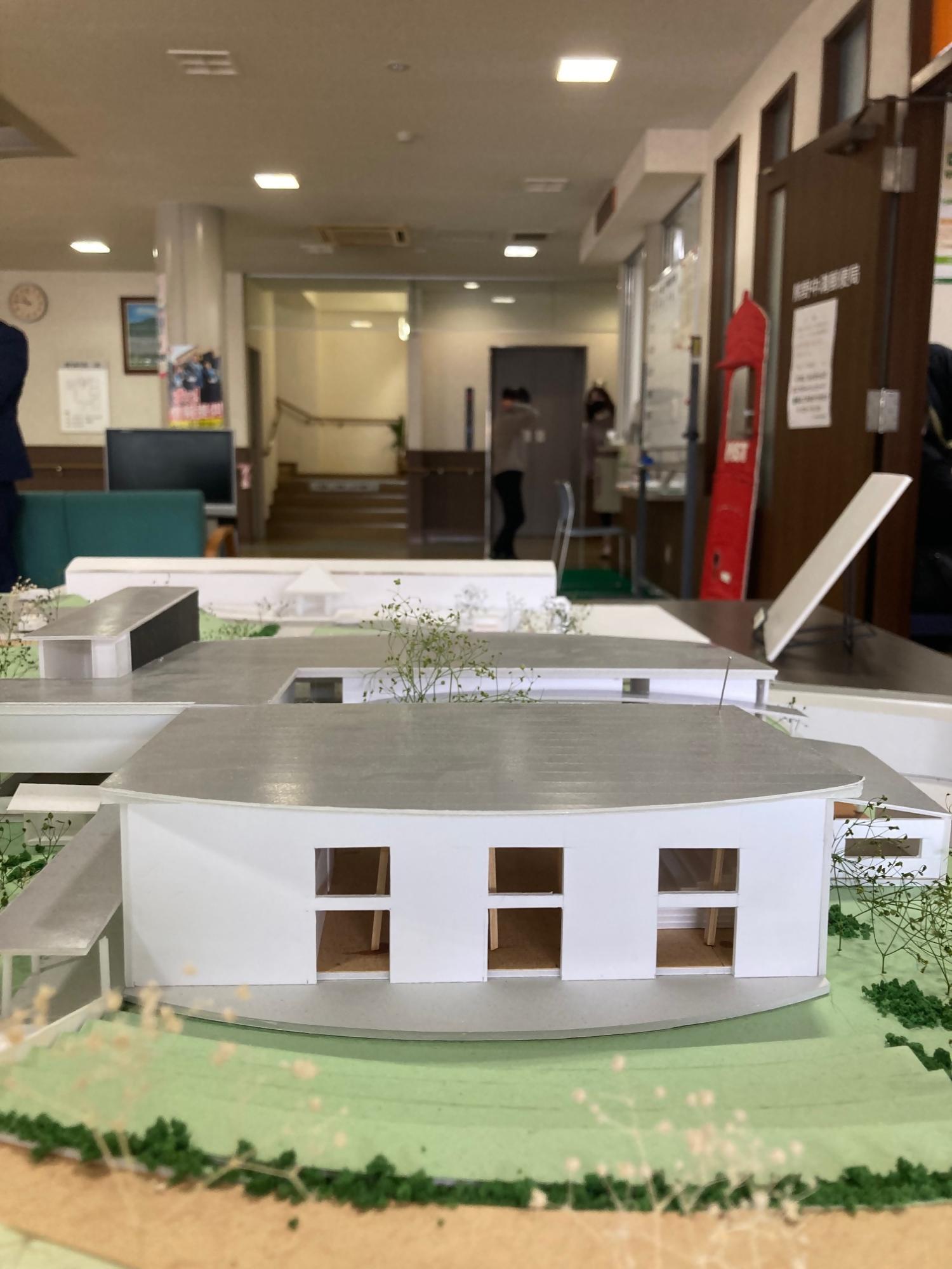 中央ふれあい館に展示された新体験交流施設の模型のクローズアップ写真