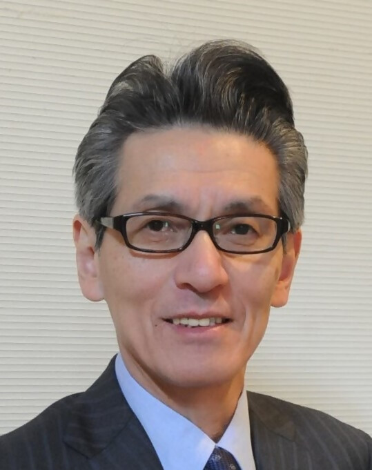 スーツを着た安田女子大学文学部教授谷口邦彦さんの画像