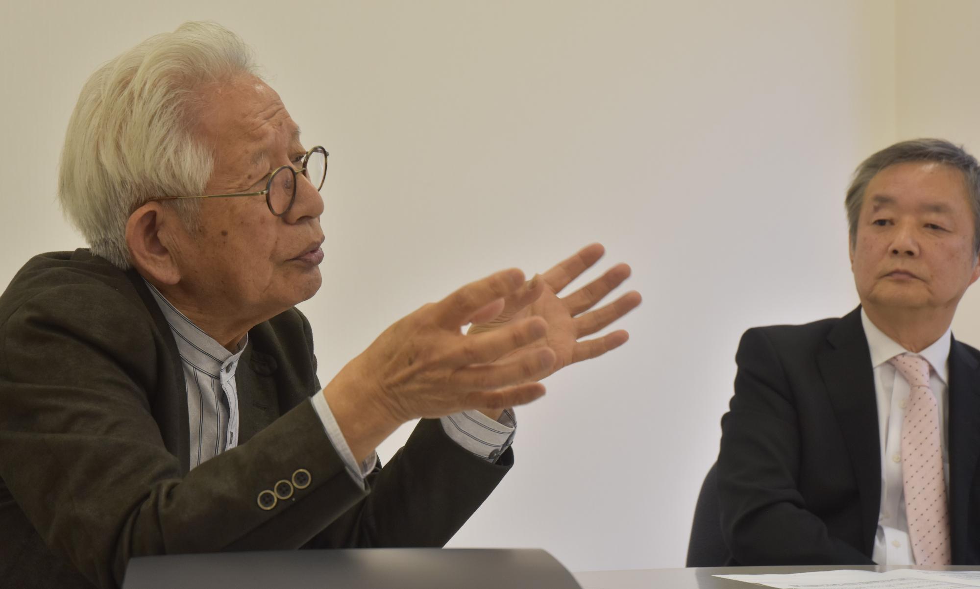 向久保さんと石井理事長対談風景を捉えた写真