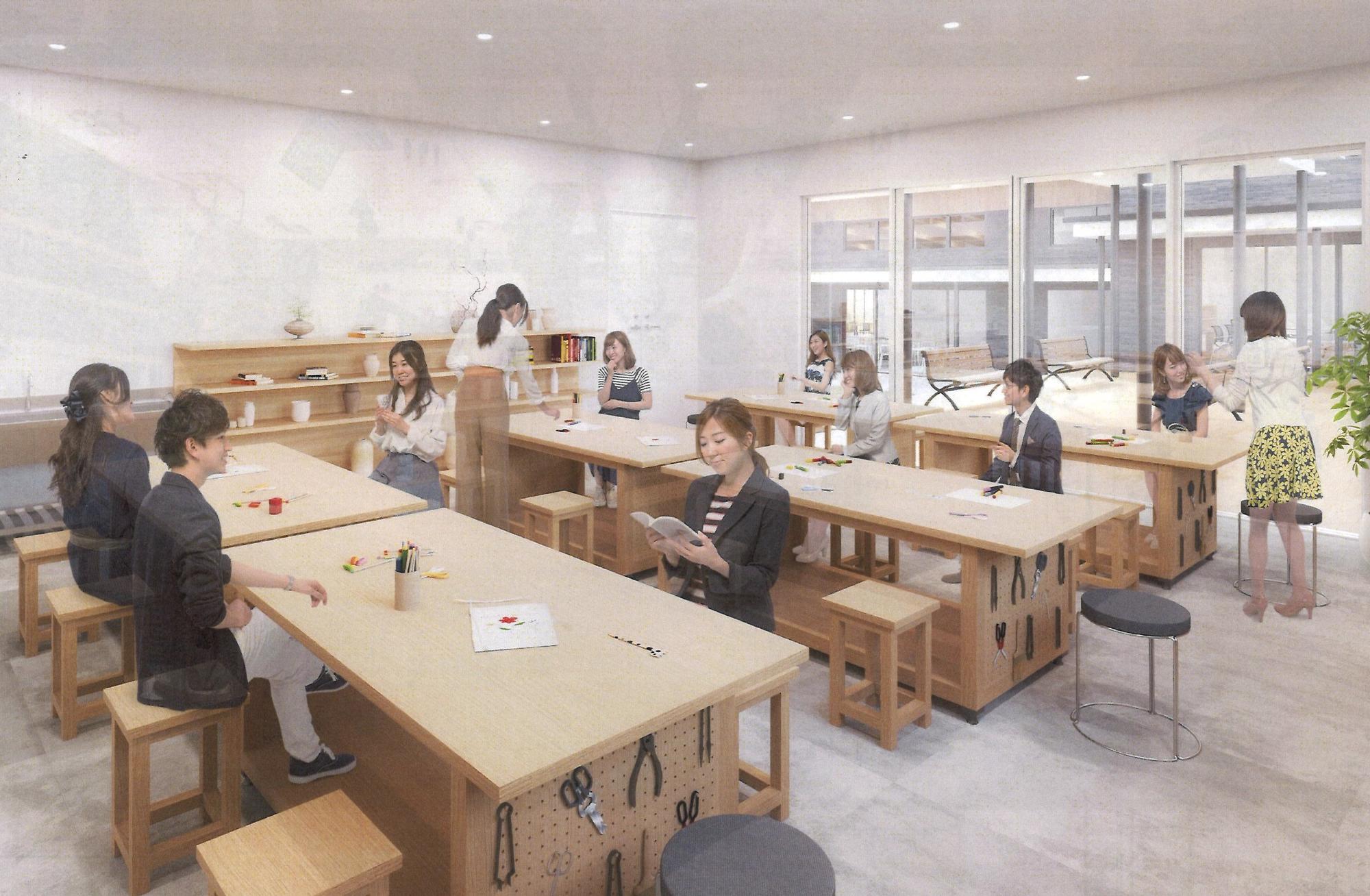 広いスペースに大きな木の机が置いてある写真